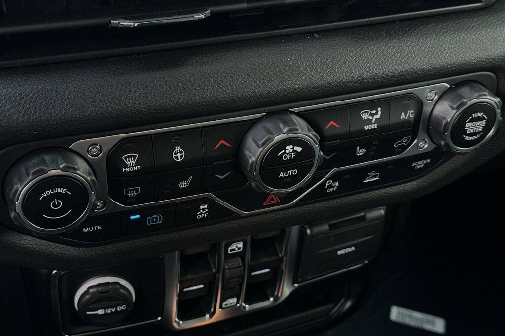 New 2024 Jeep Wrangler Unlimited w/ Convenience Group AWD/4WD image 15
