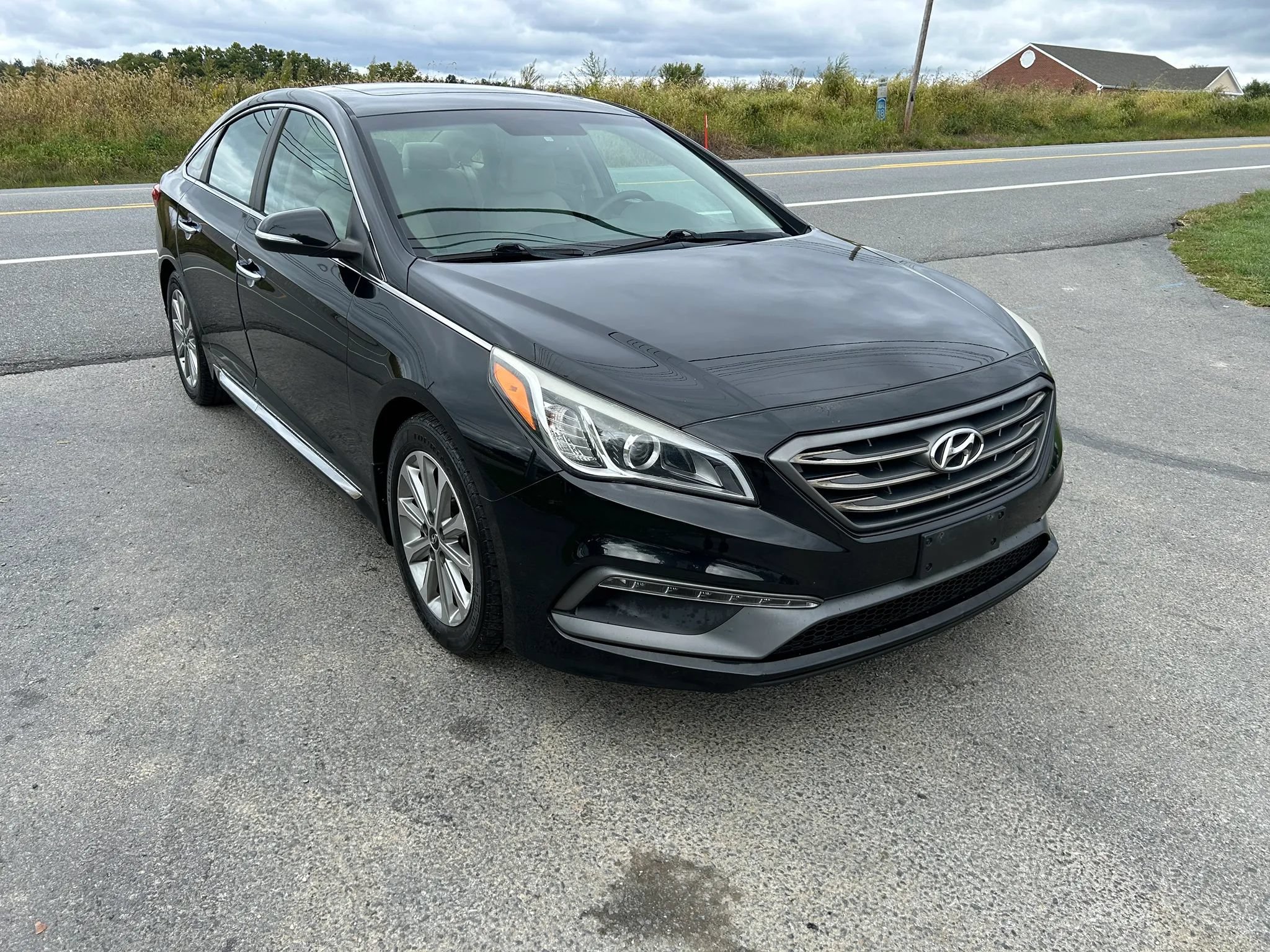 Used 2017 Hyundai Sonata Limited w/ Tech Package 03 FWD image 4