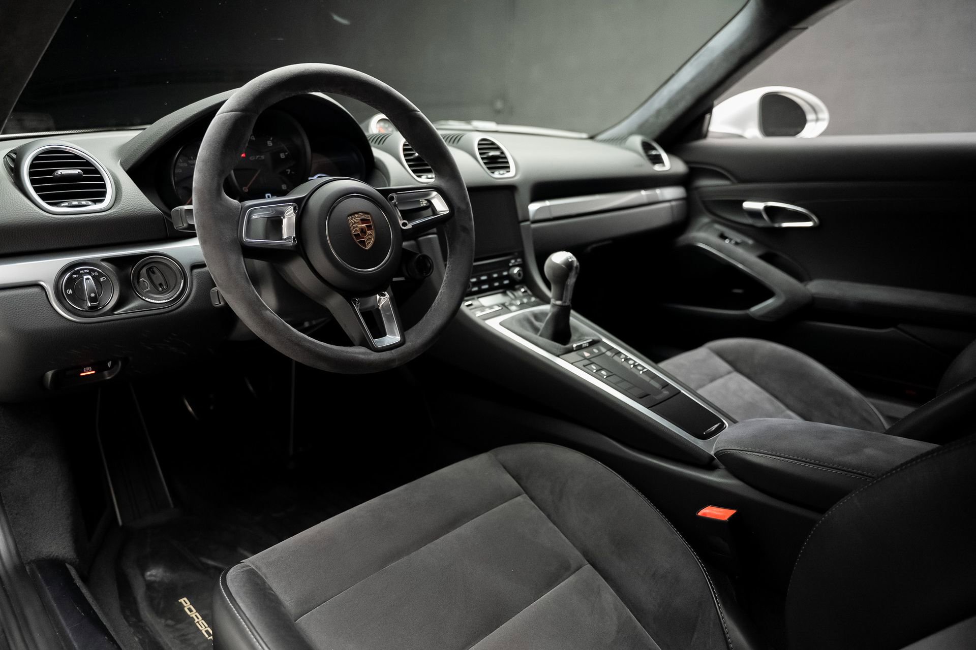 Used 2019 Porsche 718 Cayman GTS image 2