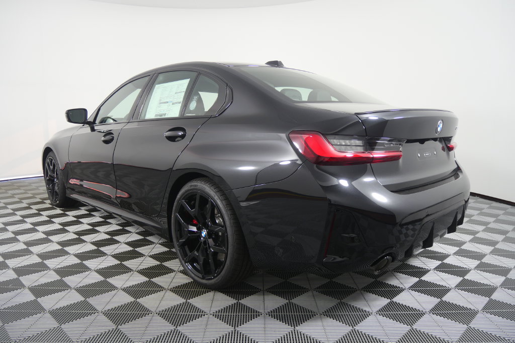 New 2026 BMW 330i Sedan w/ M Sport Package RWD image 6