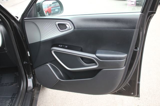 Used 2021 Kia Soul LX image 27