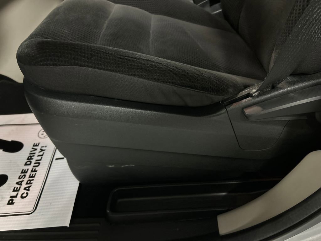 Used 2018 Dodge Grand Caravan SE w/ UConnect Hands-Free Group image 12