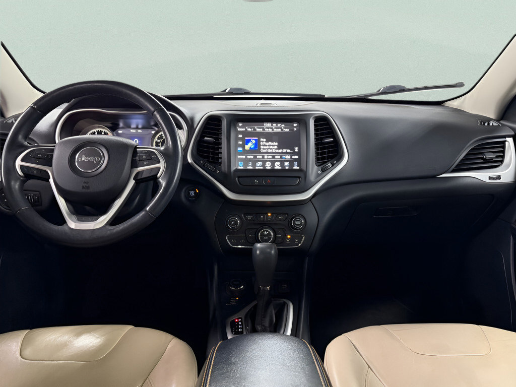 Used 2016 Jeep Cherokee Limited image 10