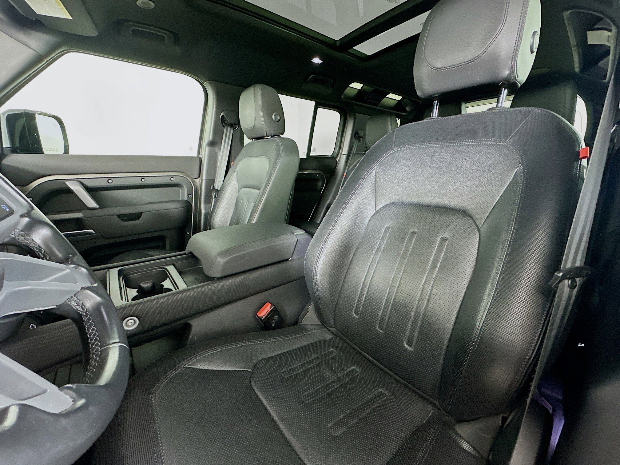 Used 2022 Land Rover Defender 110 X-Dynamic SE image 31