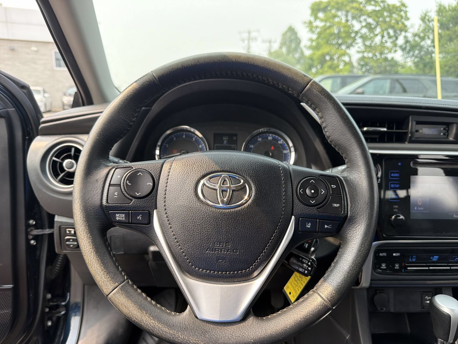 Used 2017 Toyota Corolla SE w/ Carpet Mat Package (TMS) FWD image 23