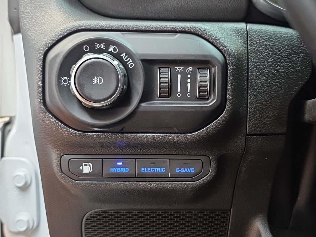 Used 2022 Jeep Wrangler Unlimited Sahara 4xe image 25