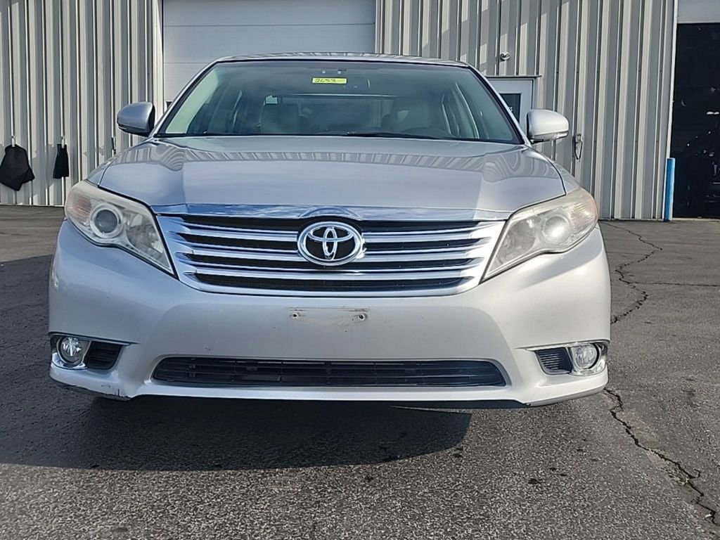 Used 2012 Toyota Avalon Limited image 2