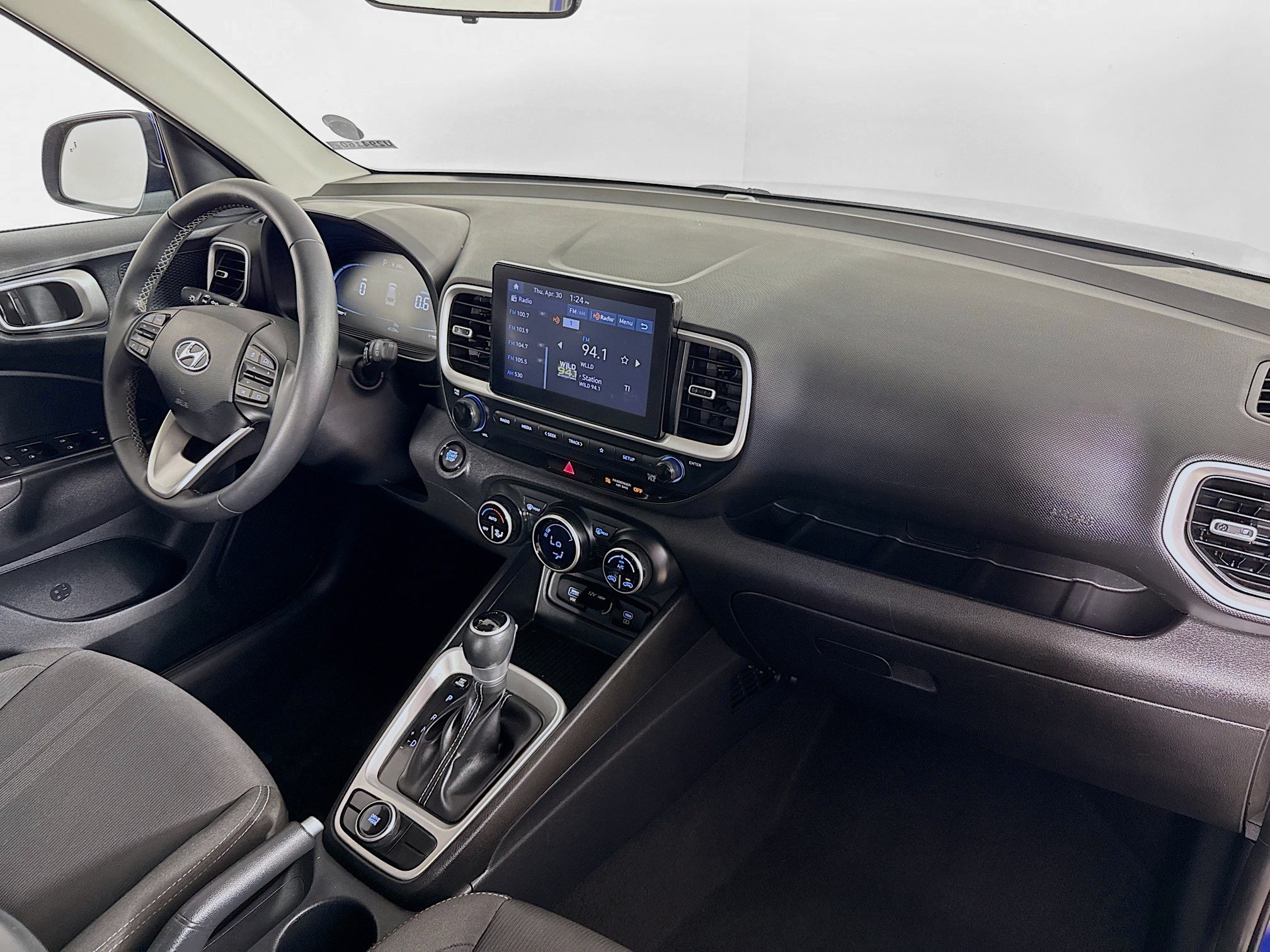 Used 2024 Hyundai Venue SEL FWD image 35