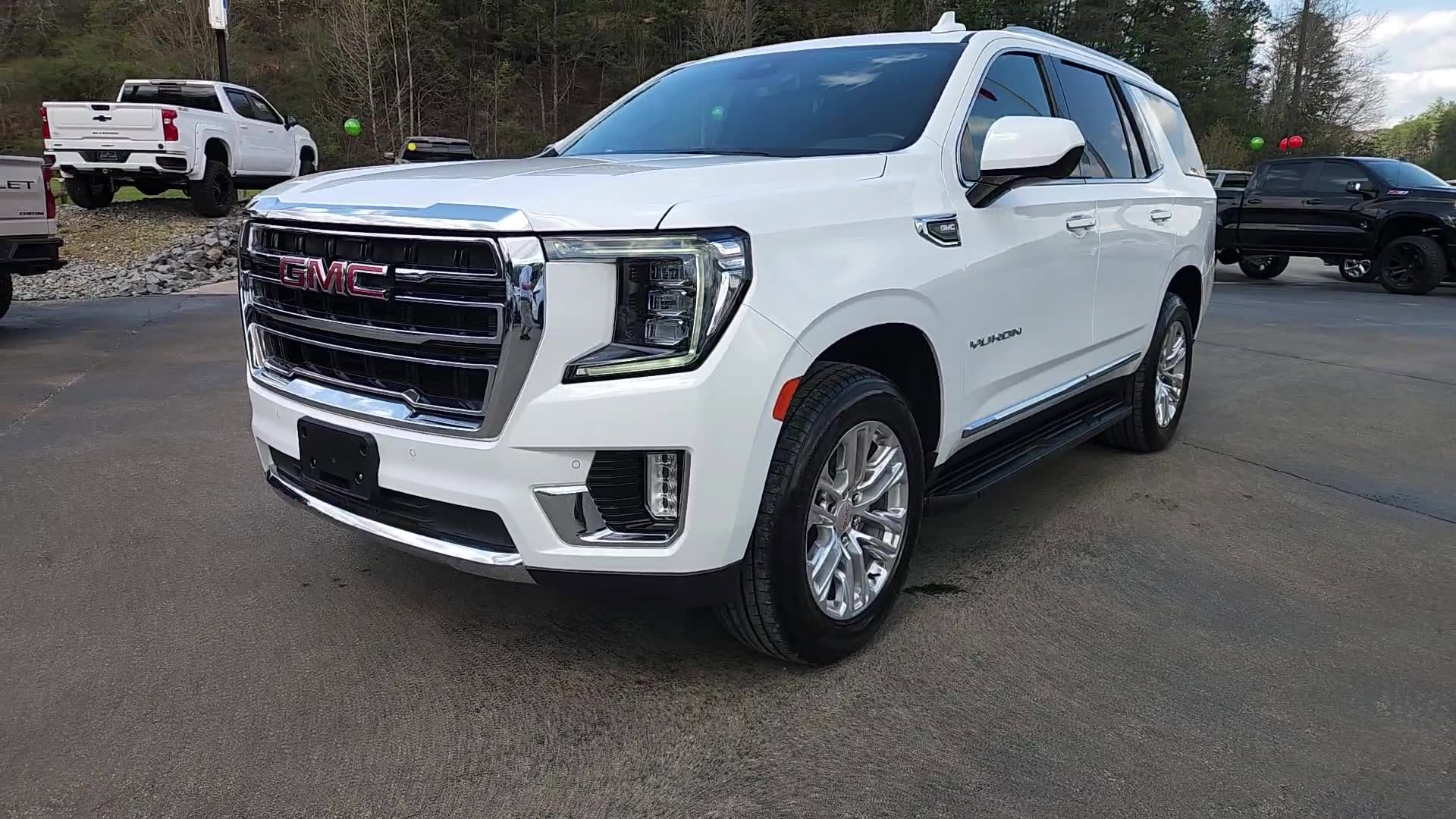 Used 2024 GMC Yukon SLT image 2