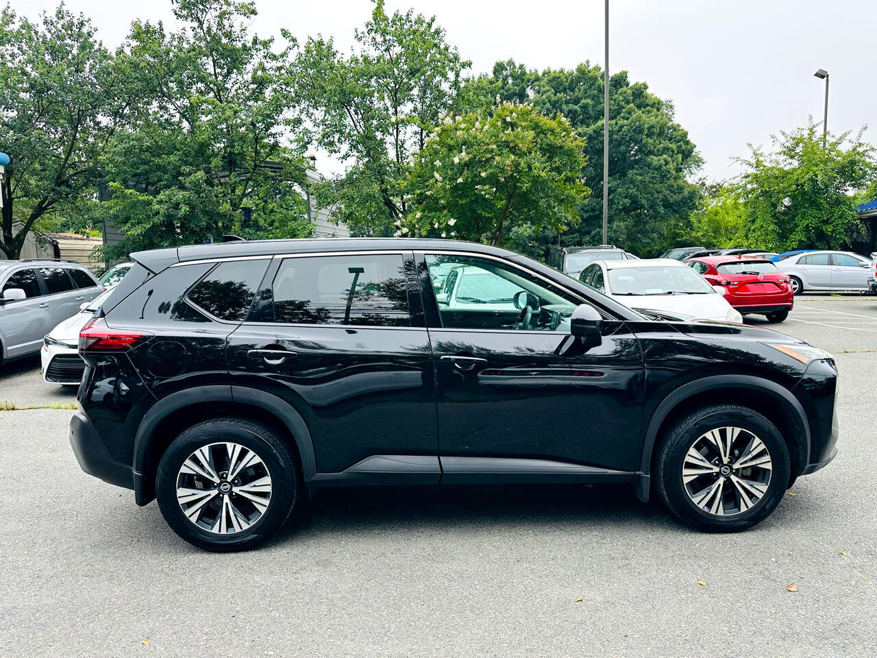 Used 2021 Nissan Rogue SV image 7