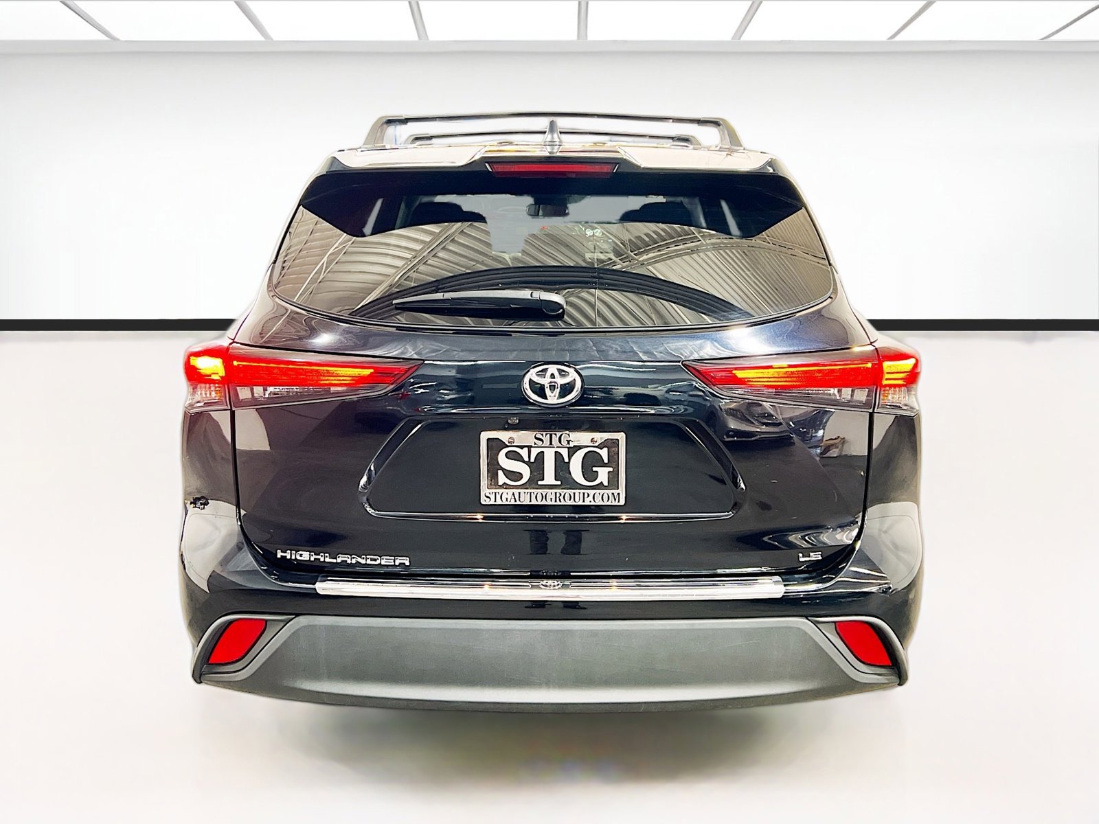 Used 2022 Toyota Highlander LE image 5