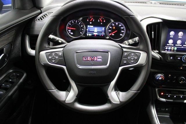Used 2024 GMC Terrain SLE w/ Driver Convenience Package image 4