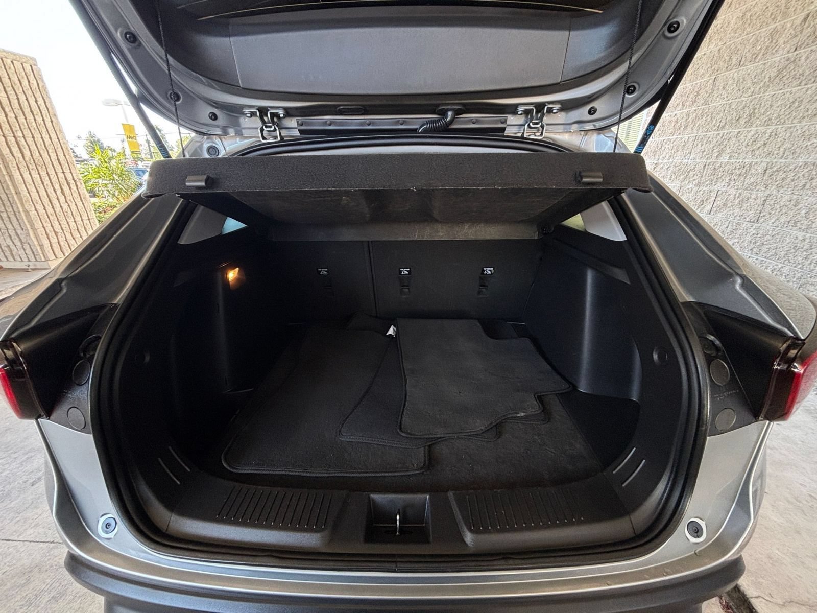 Used 2025 Chevrolet Trax LT FWD image 30