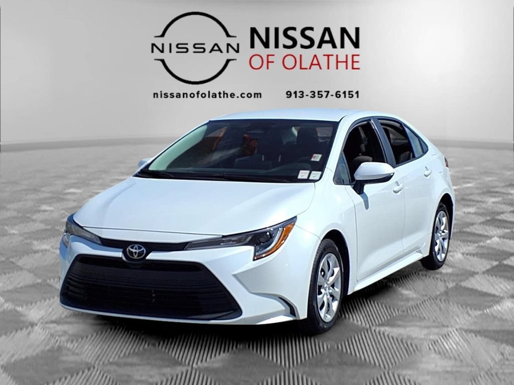 Used 2025 Toyota Corolla LE FWD image 1