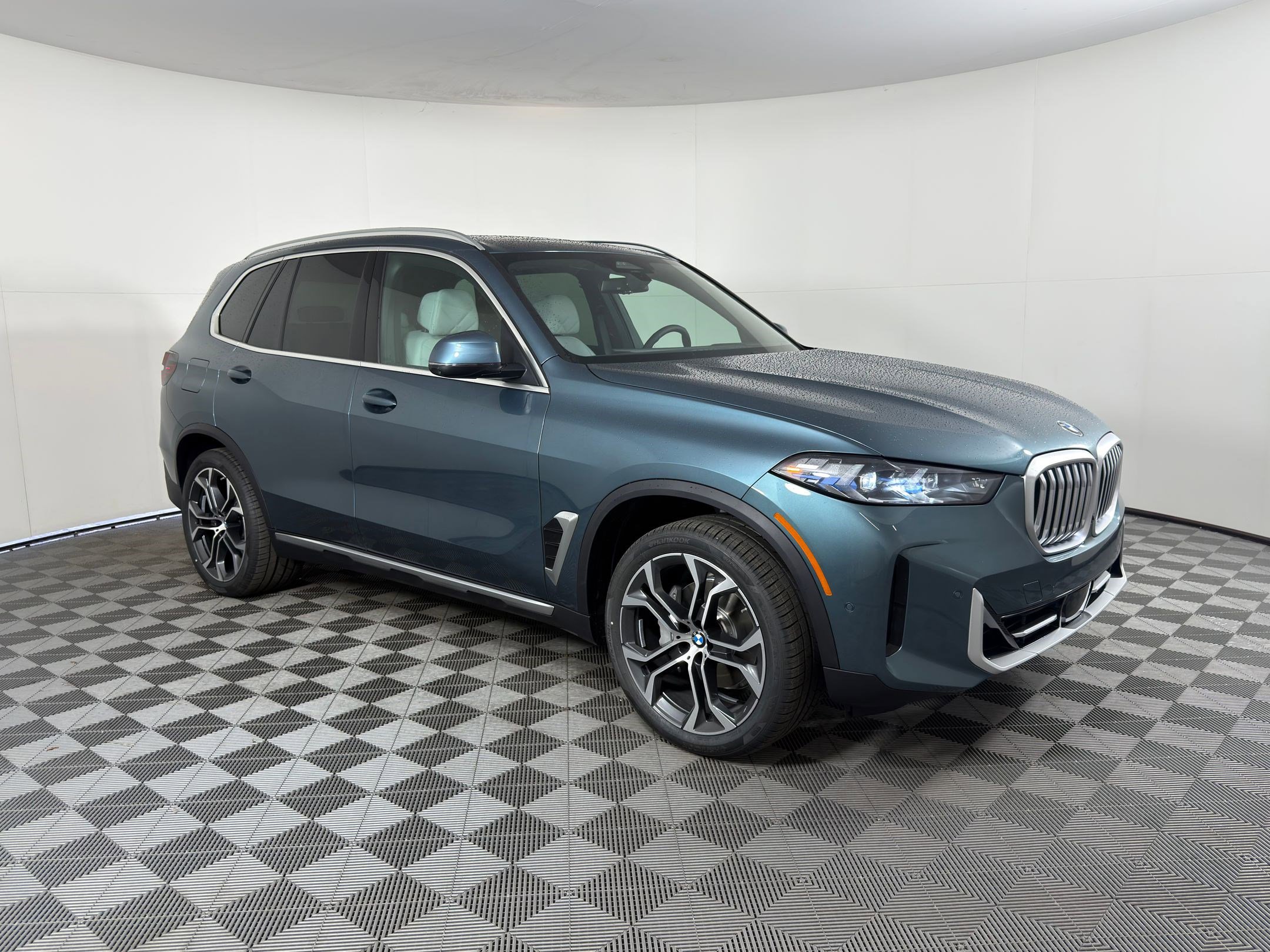 New 2026 BMW X5 sDrive40i w/ Climate Comfort Package image 7