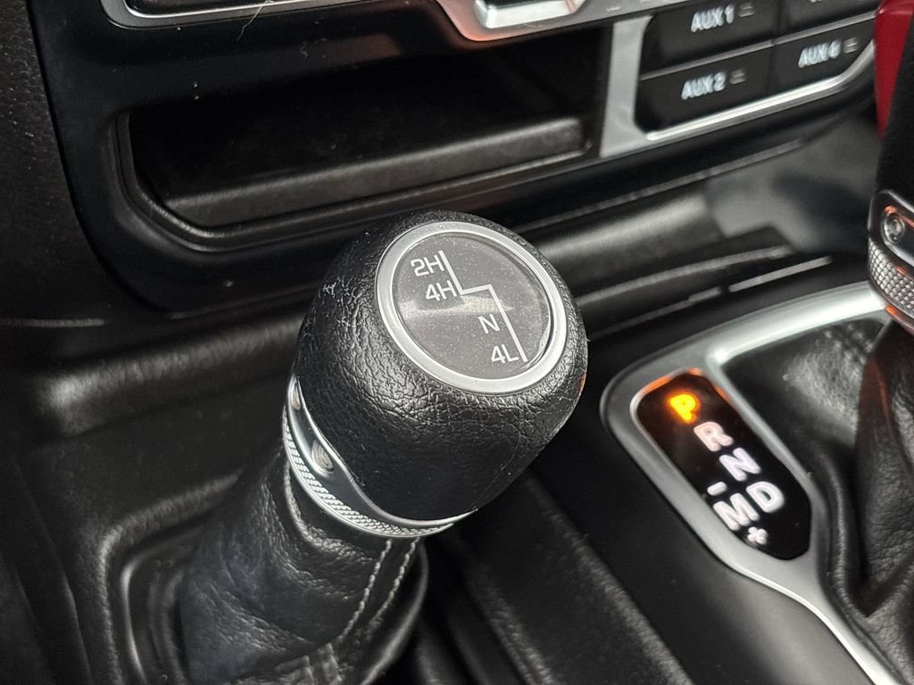 Used 2024 Jeep Wrangler Unlimited Sahara AWD/4WD image 22