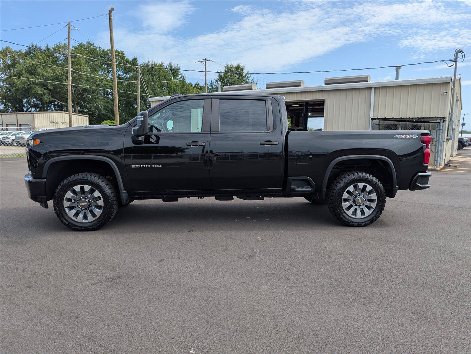 Used 2023 Chevrolet Silverado 2500 Custom w/ Custom Value Package AWD/4WD image 2