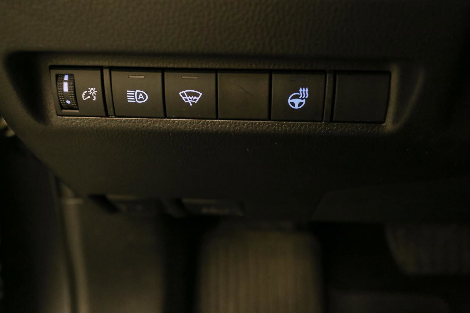 Used 2022 Toyota RAV4 XLE w/ XLE Grade Weather Package AWD/4WD image 41