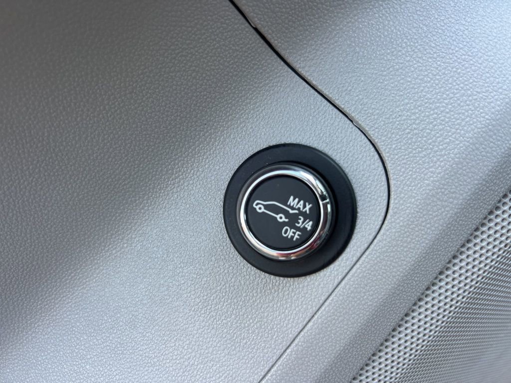 Used 2023 GMC Acadia SLT image 25