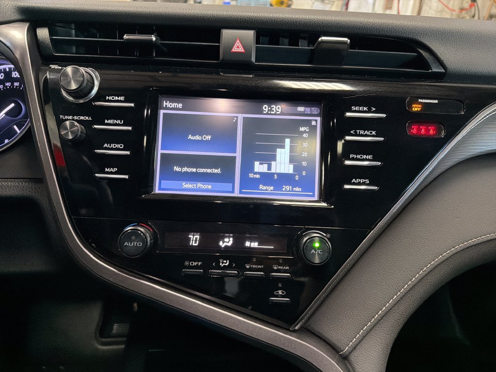 Used 2019 Toyota Camry SE FWD image 18