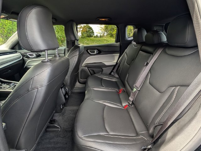 Used 2025 Jeep Compass Limited AWD/4WD image 29