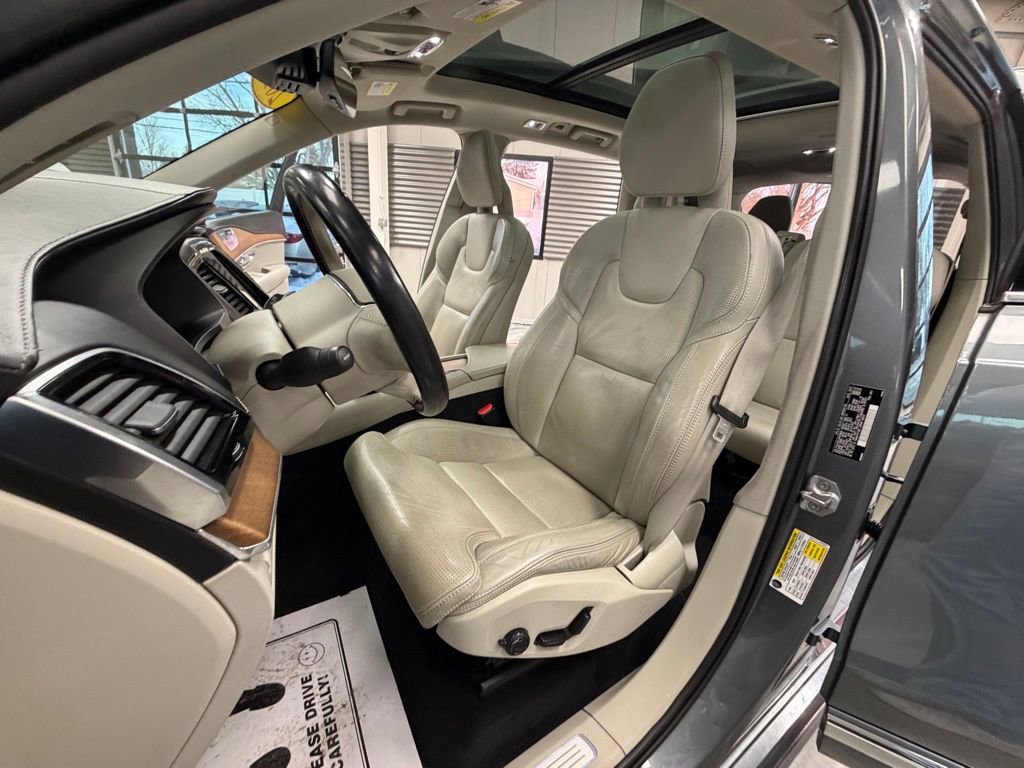 Used 2017 Volvo XC90 T6 Inscription w/ Vision Package image 10
