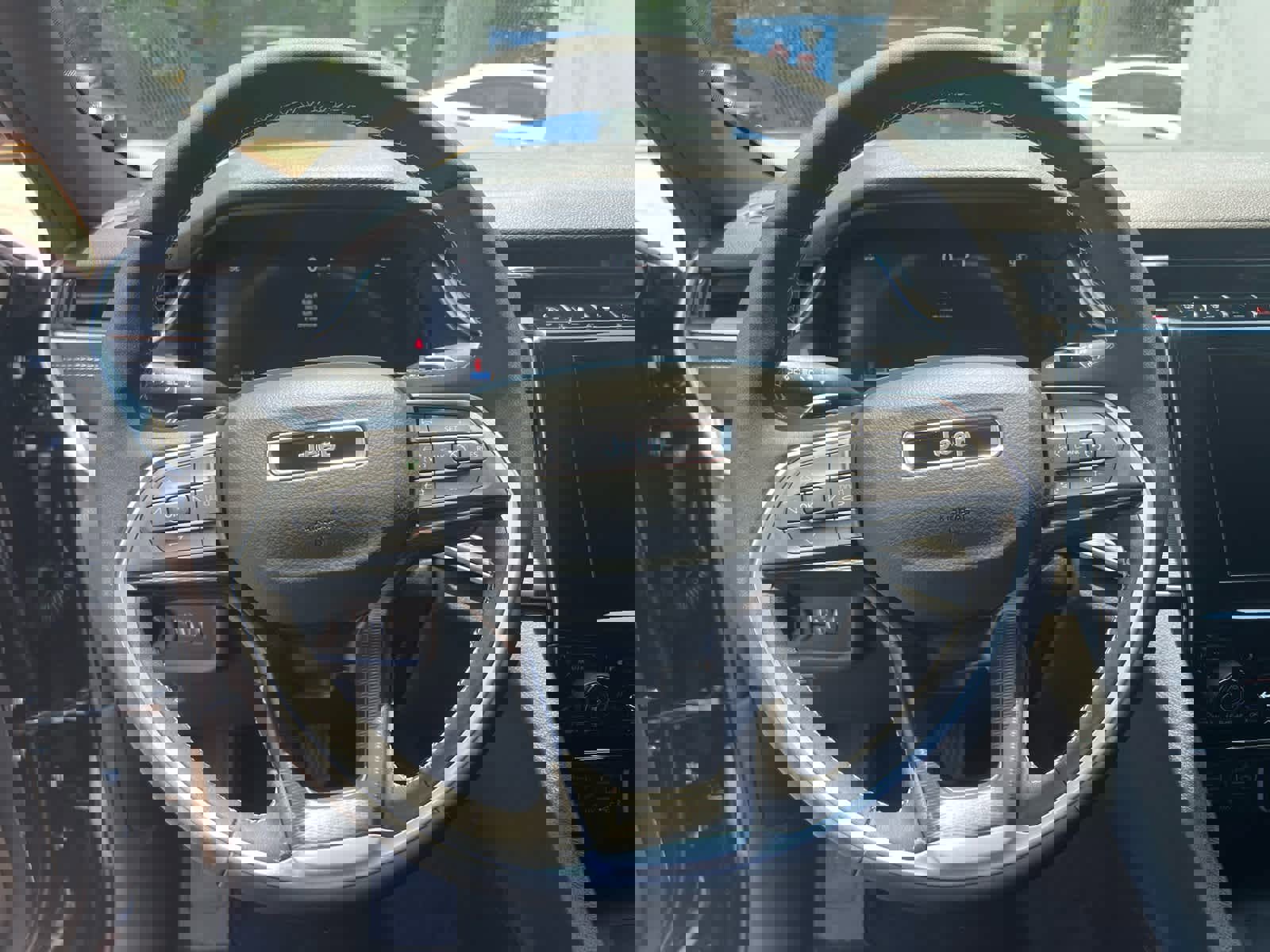 New 2025 Jeep Grand Cherokee Laredo w/ Luxury Tech Group I image 27