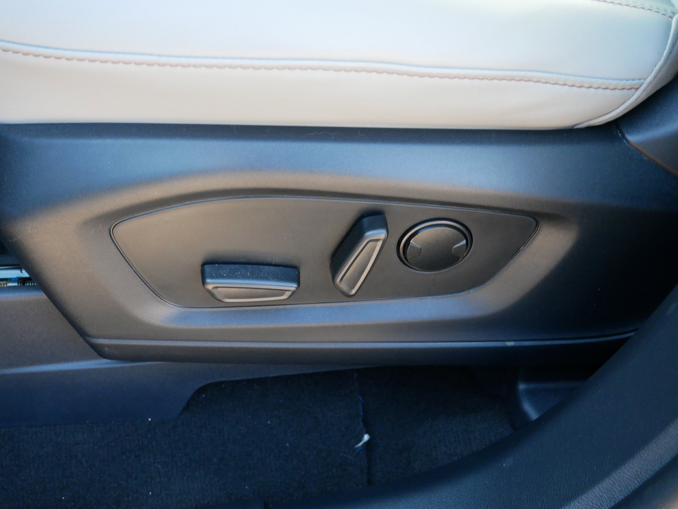 Used 2026 Ford Explorer Active w/ Active Comfort Package image 19