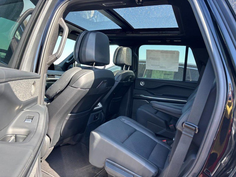 New 2026 Lincoln Navigator Reserve w/ Jet Appearance Package AWD/4WD image 10