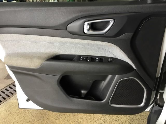 Used 2024 Jeep Compass Latitude AWD/4WD image 33