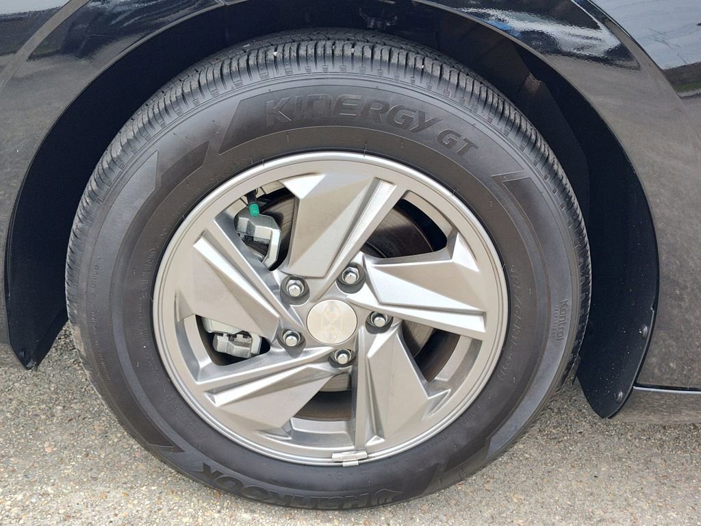 Used 2025 Hyundai Elantra SE image 15