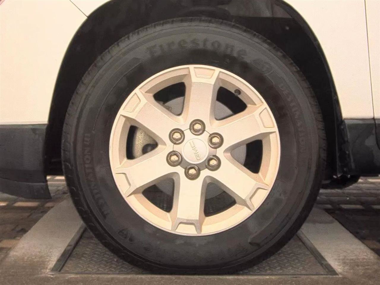Used 2016 GMC Acadia SLE FWD image 9