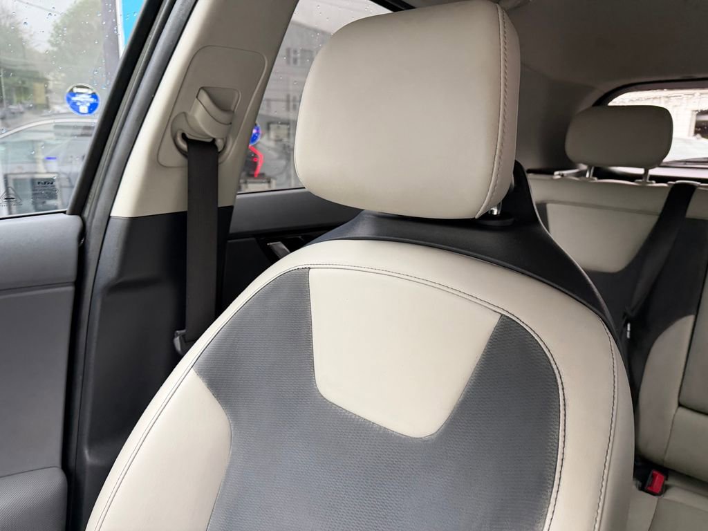 Used 2023 Kia Niro EX Touring FWD image 21