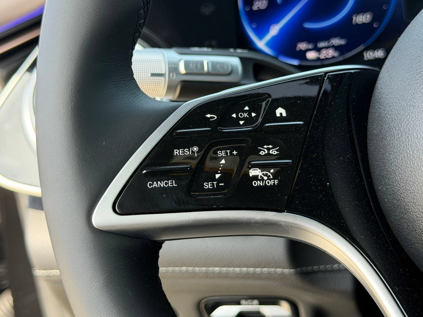 New 2026 Mercedes-Benz EQS 550 4MATIC SUV image 22