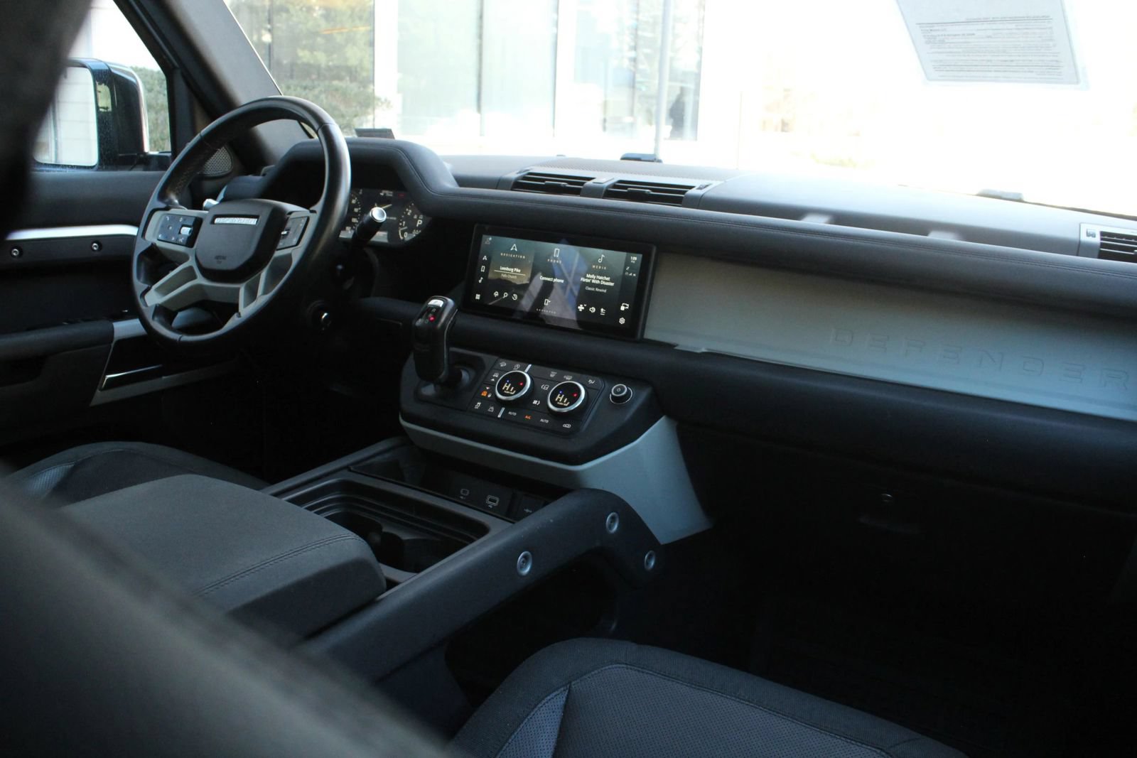 Used 2020 Land Rover Defender 110 First Edition AWD/4WD image 23