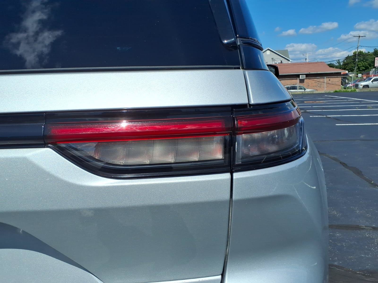 Certified 2023 Jeep Grand Cherokee Trailhawk w/ Luxury Tech Group III AWD/4WD image 14