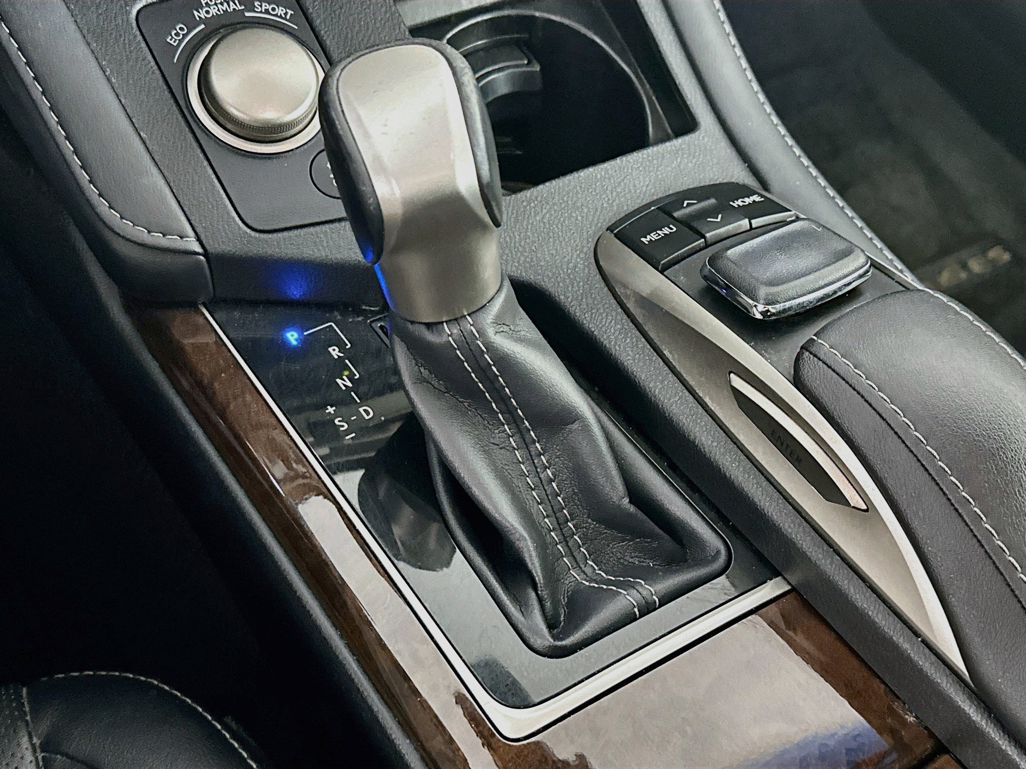 Used 2016 Lexus ES 350 w/ Luxury Package w/Wood Trim FWD image 25