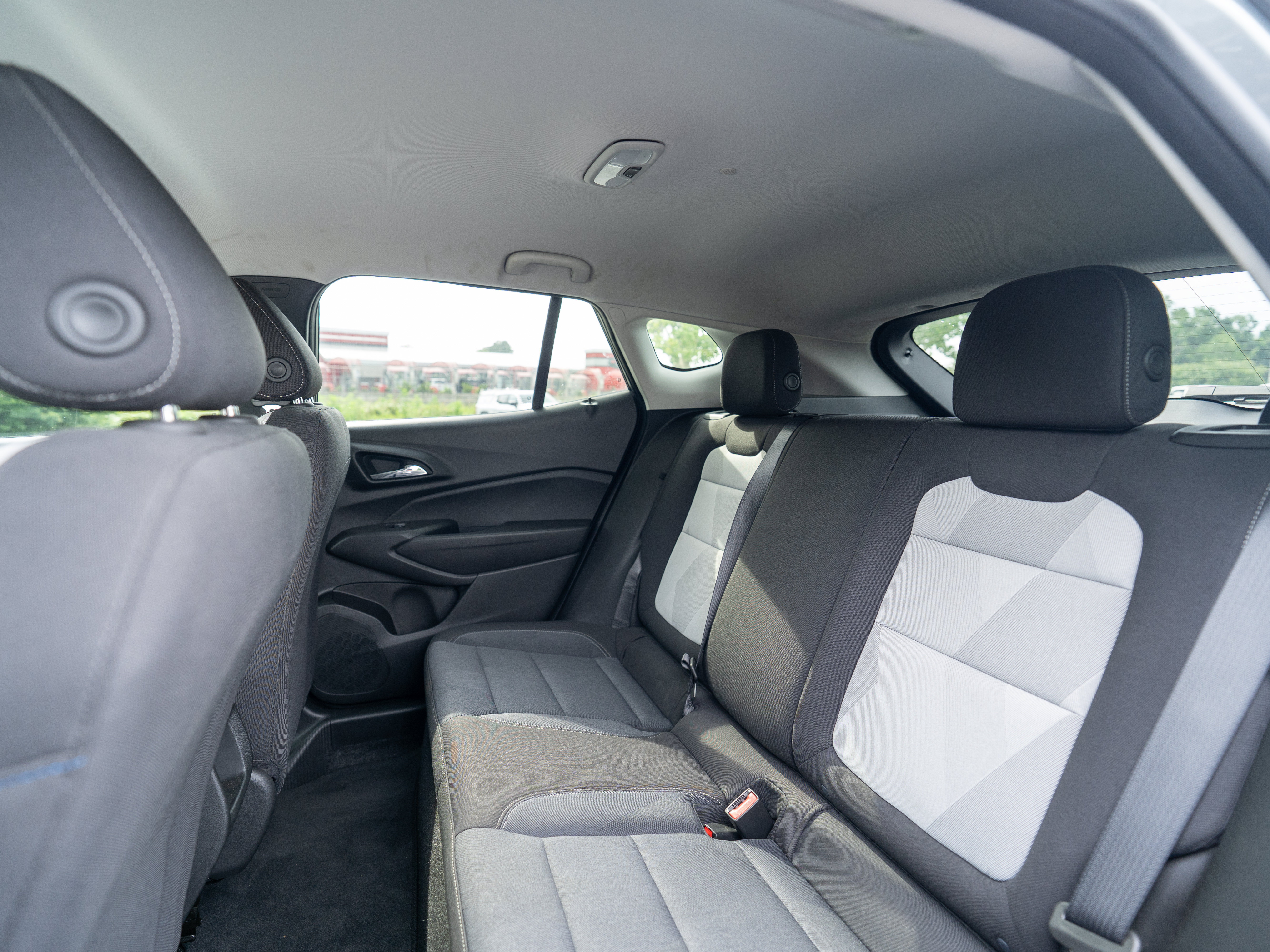 Used 2025 Chevrolet Trax LS w/ LS Convenience Package FWD image 9