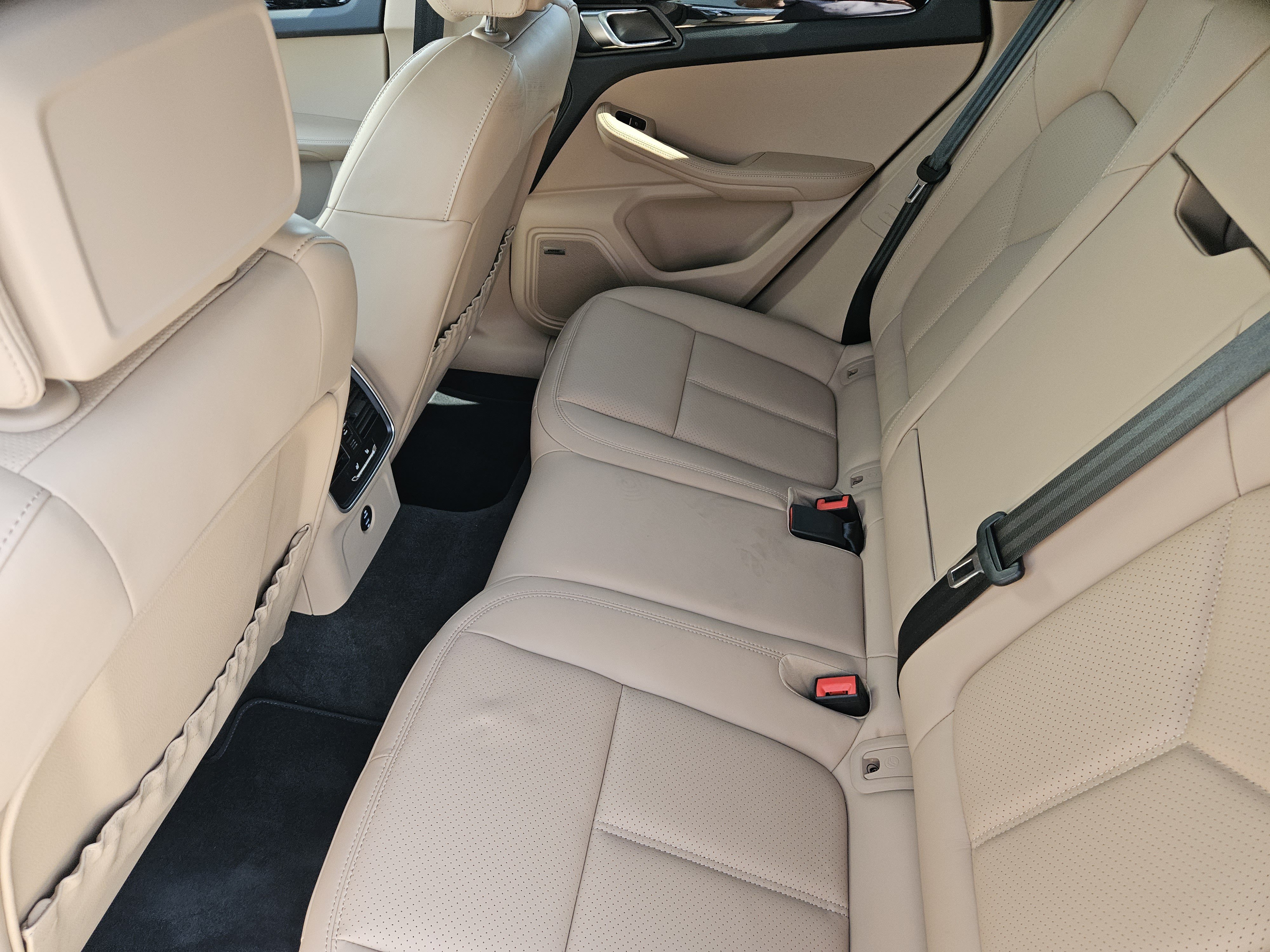 Certified 2026 Porsche Macan AWD/4WD image 28
