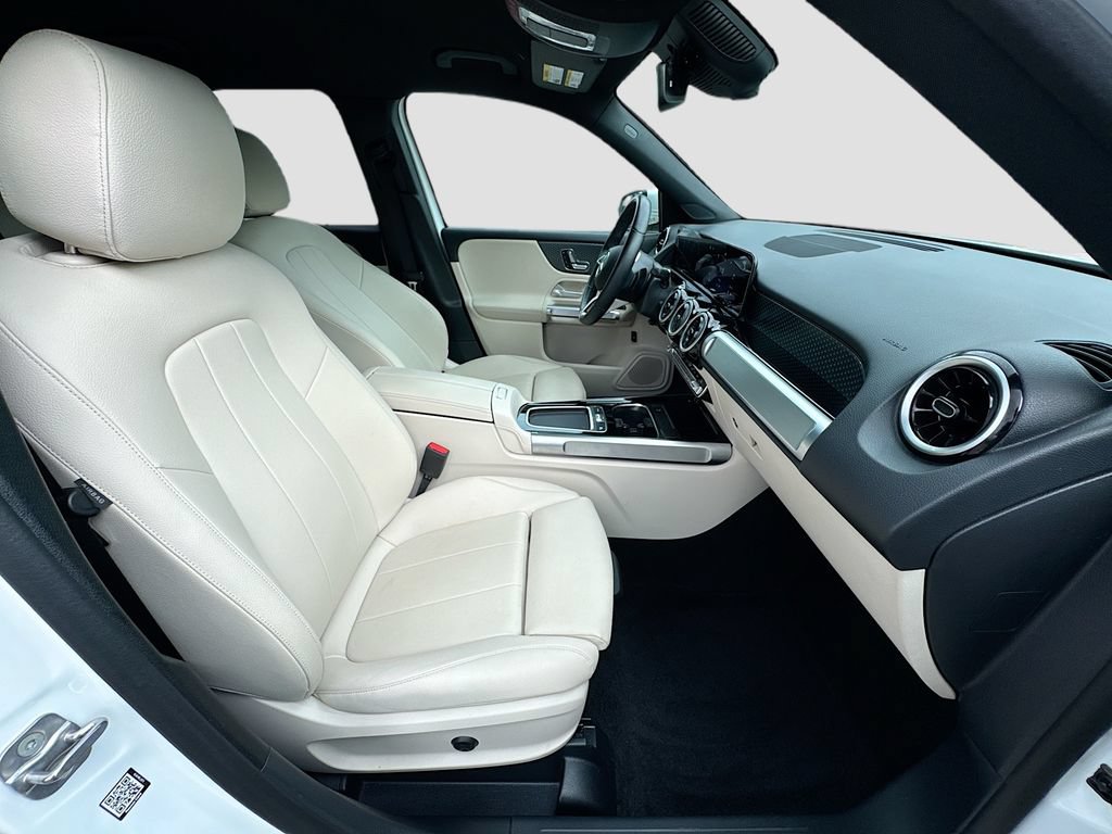 Used 2025 Mercedes-Benz GLB 250 4MATIC image 27