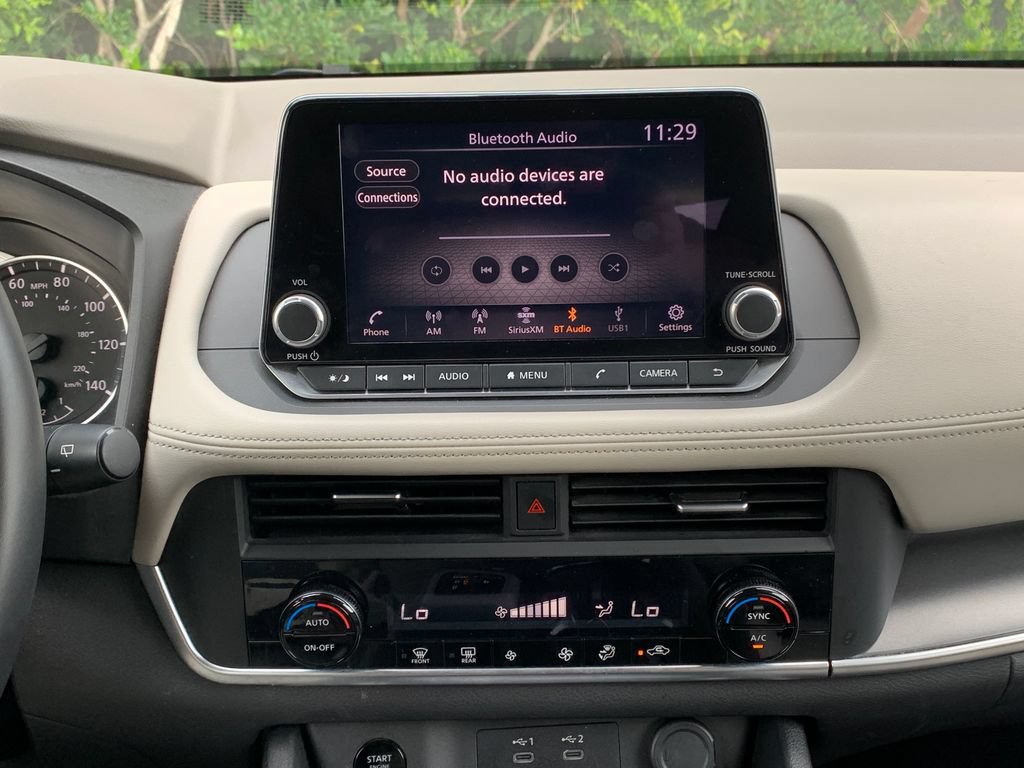 Used 2025 Nissan Rogue SV AWD/4WD image 16