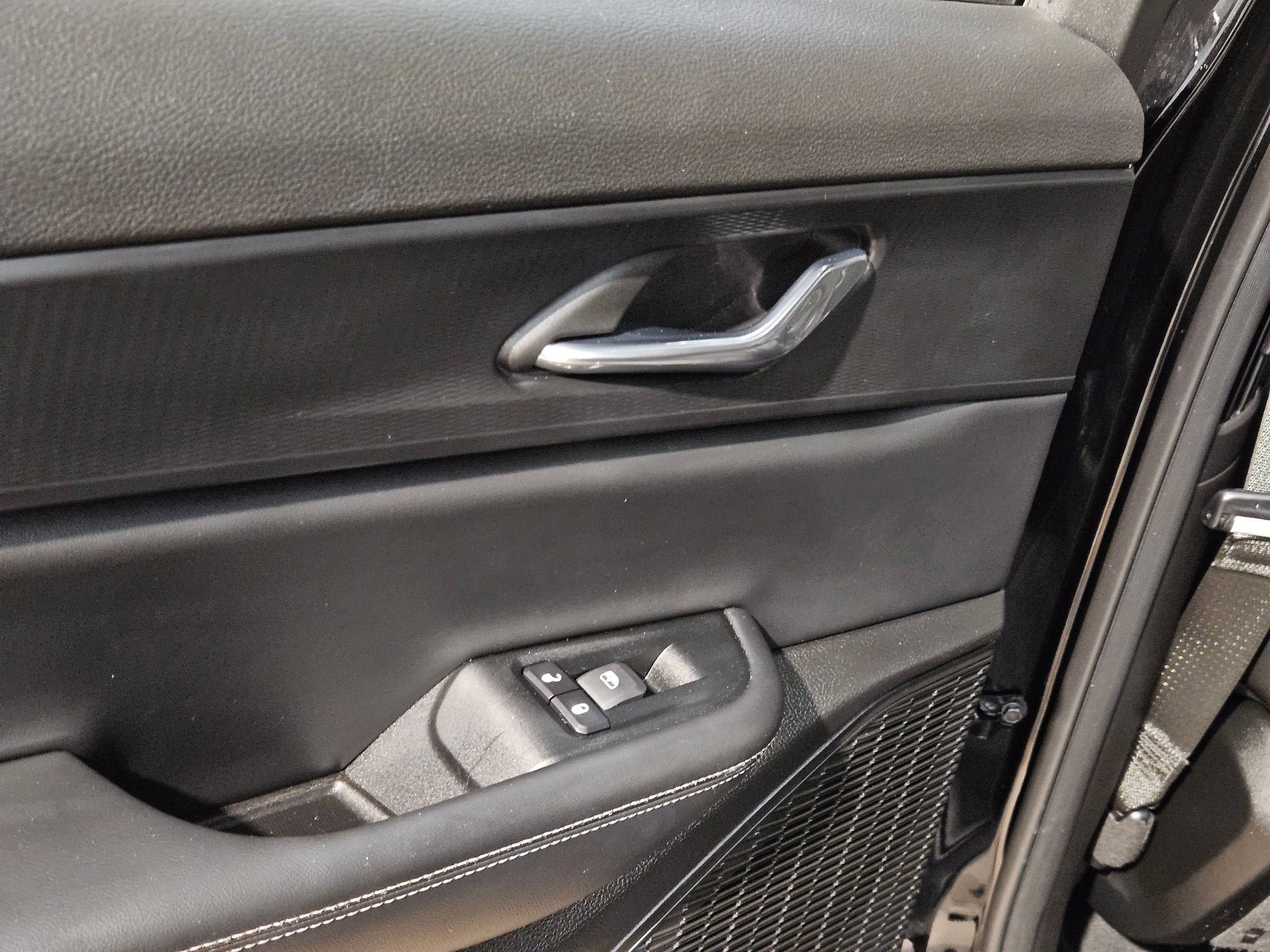Used 2025 Jeep Grand Cherokee L Laredo RWD image 35