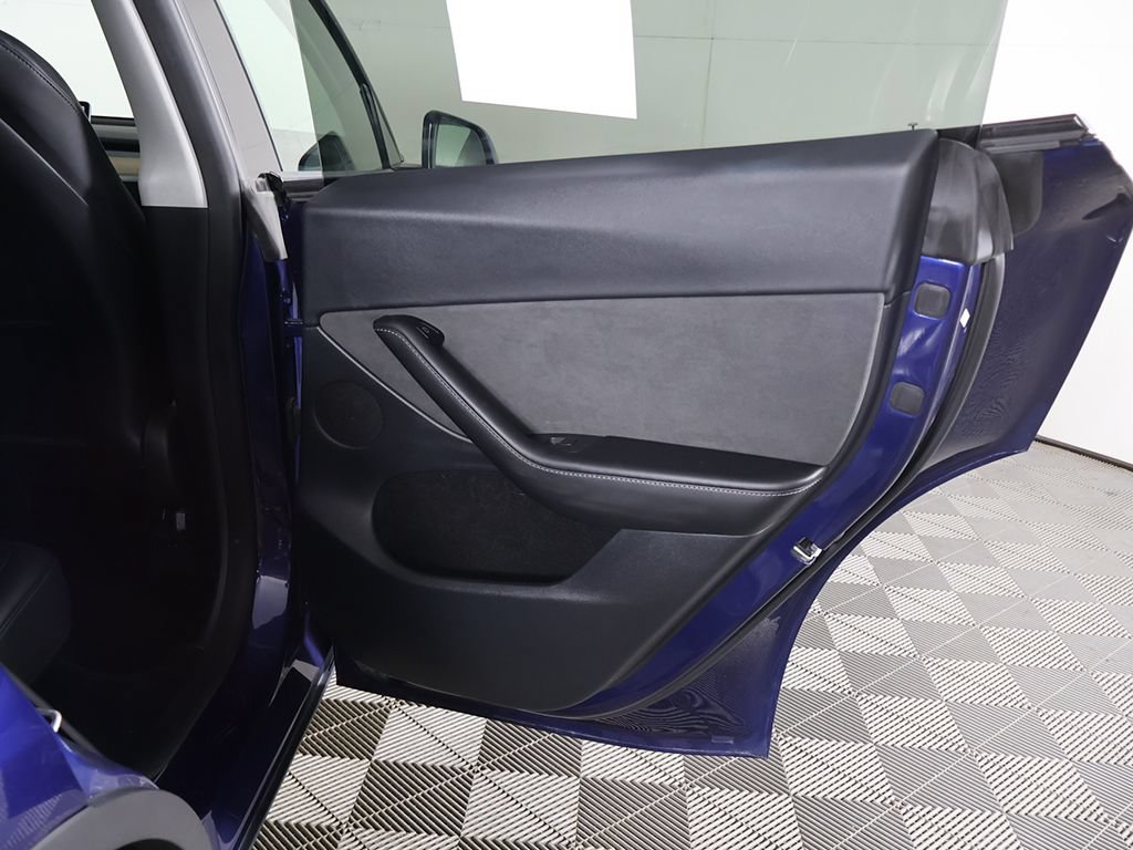 Used 2023 Tesla Model Y Long Range AWD/4WD image 29