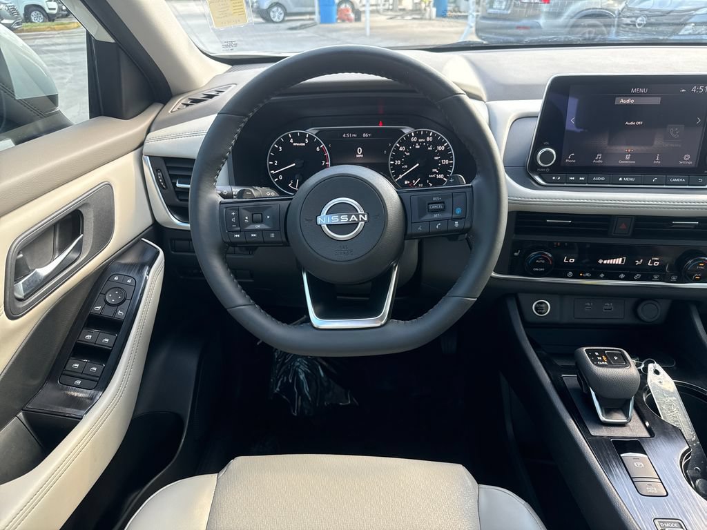 Used 2023 Nissan Rogue SV w/ SV Premium B Package FWD image 14
