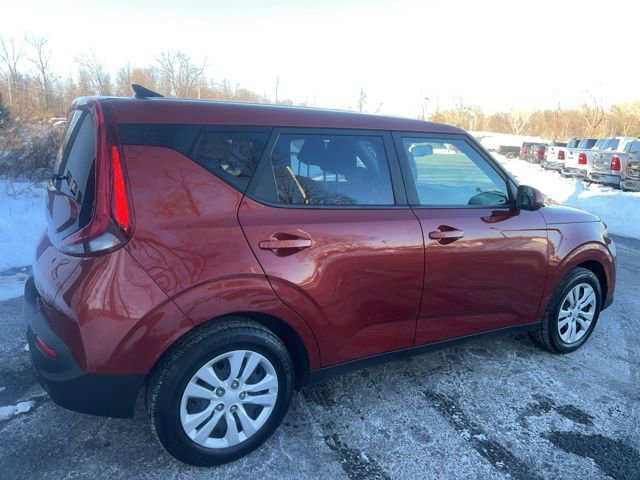 Used 2022 Kia Soul LX image 4