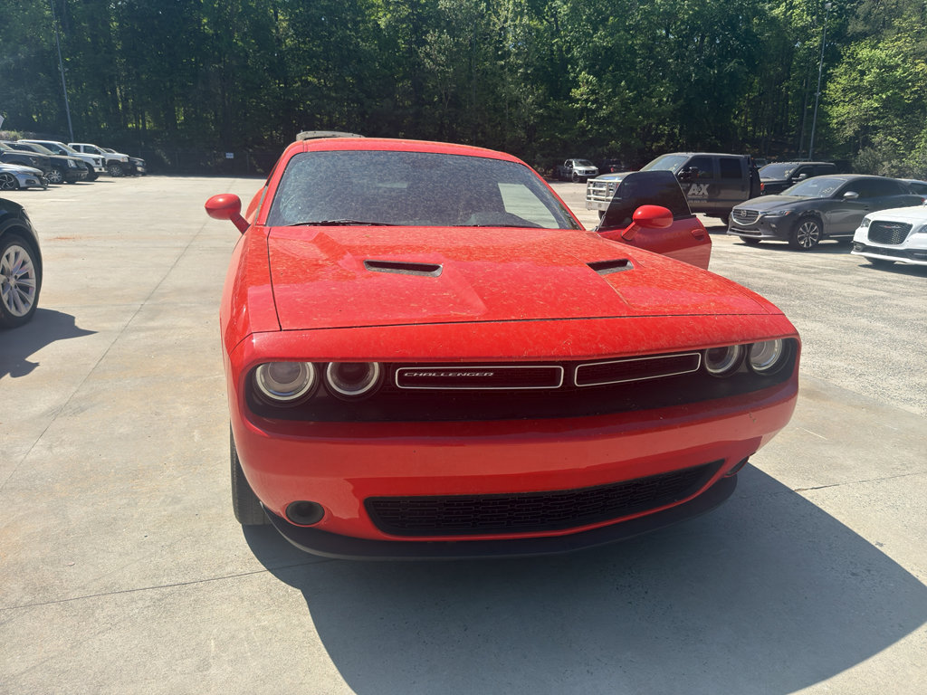 Used 2022 Dodge Challenger SXT RWD image 2