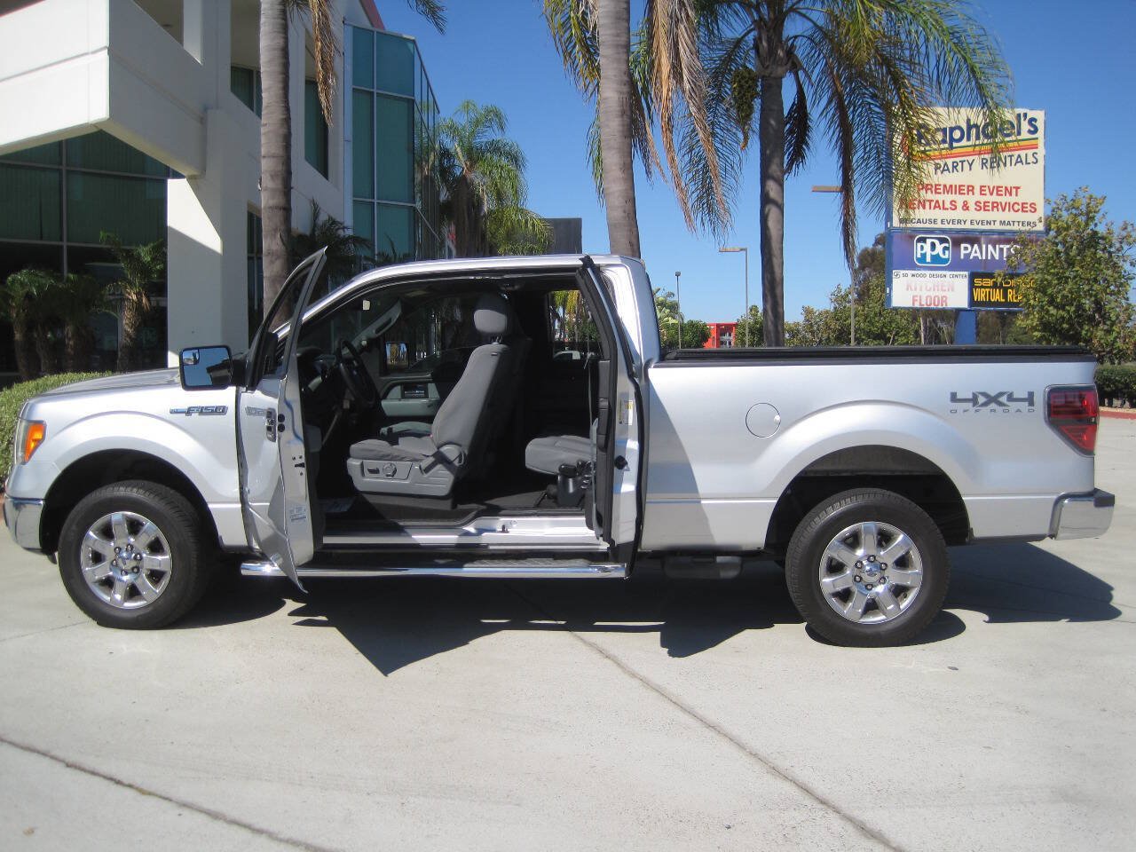 Used 2013 Ford F150 XLT w/ Luxury Equipment Group AWD/4WD image 4