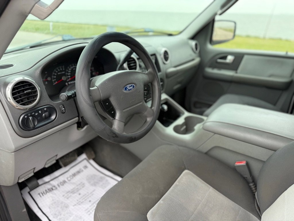 Used 2004 Ford Expedition XLT RWD image 9