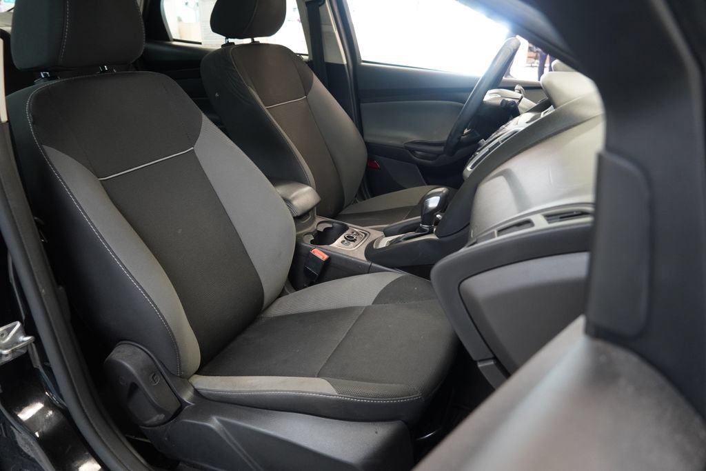 Used 2014 Ford Focus SE w/ SE Winter Package FWD image 33