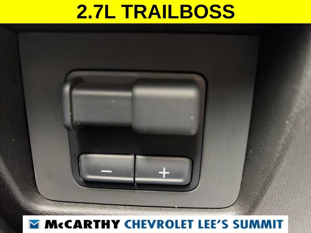 Used 2025 Chevrolet Colorado Trail Boss AWD/4WD image 11